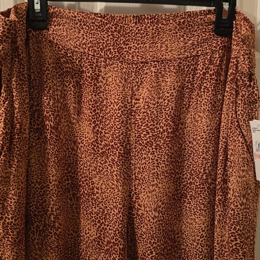 JESSICA SIMPSON BRAND WOMEN'S PLUS SIZE LEOPARD PRINT PANTS SIZE 2X - Picture 3 of 14